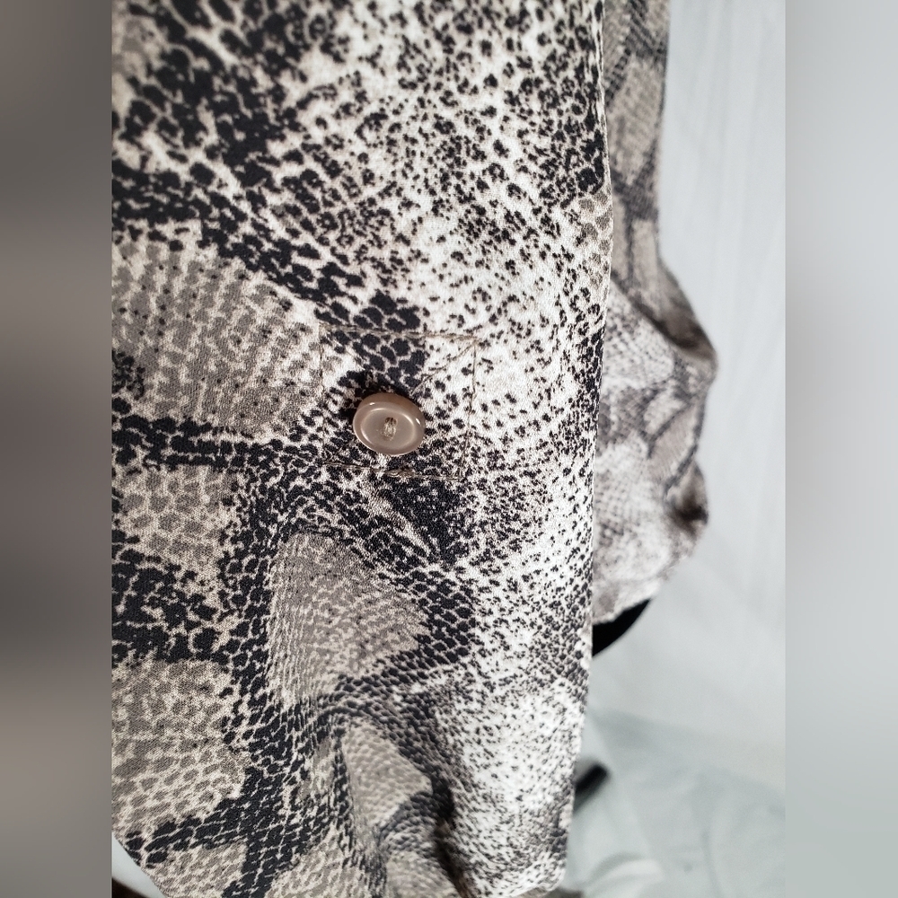 The LIMITED Snake Print Button Down Long Sleeve Shirt Sz XS - Picture 6 of 10